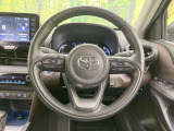 インテリアに合わせたデザインのステアリングは、運転される方のことも考え、運転しやすい形状、大きさです。是非一度、実際に触ってお確かめください。