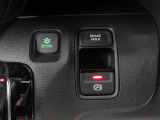 【電子パーキングブレーキ】電子制御のパーキングブレーキと、信号待ちや渋滞に便利なオートブレーキホールドを装備しております。ブレーキペダルから足を離しても自動的に停車状態を保持してくれる便利な機能です