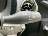 操作しやすい位置に配置されたウインカーレバーで、スムーズな車線変更をサポート。直感的な操作感で、安全な運転をサポートします。洗練されたデザインも魅力です。