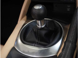【シフトレバー】シフトもとても操作しやすいデザインになっております。運転する人の事を第一に考えた操作性の高い仕様です。