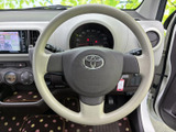 握りやすいステアリングで、快適な運転操作をサポート。操作性も良く、スムーズなハンドリングを実現しています。運転が楽しくなりますね。
