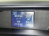 左右独立温度コントロールフルオートエアコンです。運転席、助手席それぞれで独立して温度設定ができます。冷え性の方が乗っても安心ですね♪