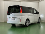 後席の窓には外から車内が見えにくくなるプライバシーガラスを採用。周りを気にせずリラックスして過ごせます