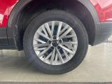 215/60R16タイヤにActive専用のアルミホイールを装着しております。