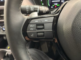 ステアリングにオーディオ操作スイッチが付いています。オーディオ画面に直接タッチしなくても操作が出来ますので、運転に集中できます。