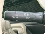 雨の日の運転をサポートするワイパーレバー。間欠ワイパーやウォッシャー液噴射など、様々な操作が可能です。