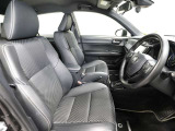 ゆったり室内で運転もしやすいです♪使い勝手の良い配置も考えられています!!