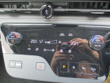 ★オートエアコン★温度設定だけで車がいつも快適に自動調整します♪風量や吹き出し口も自動で行われます。もちろんお好みの設定にも調整可能です♪