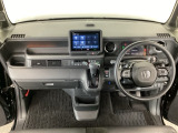 【前方視界】開放的な前方視界!運転がしやすく疲れにくいです♪窓が大きく、見通しがとっても良いおクルマですよ♪