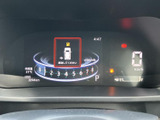 メータークラスターは、運転に必要な情報をわかりやすく表示し、視認性に優れています。運転に集中できる環境を提供し、表示内容はカスタマイズ可能です。