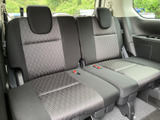 第三列シートも広々としており、快適な乗車空間を確保しています。大人数での移動も安心です。