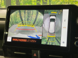 【パノラミックビューモニター】専用のカメラにより、上から見下ろしたような視点で360度クルマの周囲を確認することができます☆死角部分も確認しやすく、狭い場所での切り返しや駐車もスムーズに行えます。