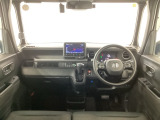 【前方視界】開放的な前方視界!運転がしやすく疲れにくいです♪窓が大きく、見通しがとっても良いおクルマですよ♪