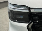 LEDヘッドライトは、点灯の瞬間から最大光量を発揮し、突然暗くなるトンネルなどでの安定感を高めます。