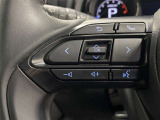 【ステアリングスイッチ】ハンドルから手を離すことなく操作することが可能です。