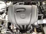 「SKYACTIV-G(ガソリン)」は、規格外の高圧縮を実現し、世界のエンジン技術者に驚きを与えました。さらに、それを維持したままノッキングの発生を抑え、熱効率を向上、走りにも寄与したエンジンです。