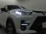 高輝度で点灯速度が速く、しかも消費電力の少ないLEDヘッドライトが装備されています!LEDの明るい光が走行中の視界の確保をサポートして、夜のドライブがより楽しく安全に運転できます♪