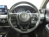 ハンドルの両側に操作ボタンが付いております。運転しながら操作ができるのでとっても便利!