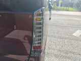 ライトは全車水垢等除去し磨きやコーティングを行っております。別途ご要望の方はプロテクションフィルム施工やクリア再塗装もできます