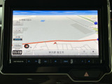 見やすい地図表示で、目的地までスムーズに案内。渋滞情報もリアルタイムで確認でき、効率的なルートを選択できます。