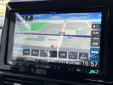 見やすい地図表示で、目的地へのナビゲーションをスムーズに行えます。交通情報もリアルタイムで確認でき、渋滞回避にも役立ちます。