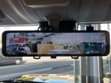 こちらのお車にはドライブレコーダー機能付デジタルインナーミラー付いております!!