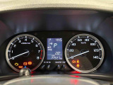 見やすい自発光式2眼メーター&センターに多彩な車両情報を表示するマルチインフォメーションディスプレイ