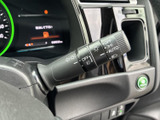 操作しやすいウインカーレバーで、安全な車線変更をサポートします。直感的な操作感で、運転に集中できます。