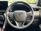 インテリアに合わせたデザインのステアリングは、運転される方のことも考え、運転しやすい形状、大きさです。是非一度、実際に触ってお確かめください。