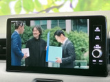 鮮明な地図表示で、目的地までの道順をしっかりナビゲート。渋滞情報もリアルタイムで表示し、スムーズな移動をサポートします。遠出も安心です。