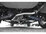 車両後方からの下回りです。マフラー防錆塗装や下回り防錆施工等も可能でございます。