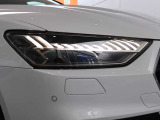 ●Audiが最初に採用したLEDポジショニングランプ。シャープなラインで昼間でも点けていたいと思うほど上品でオシャレです。夜間走行時はさらに目立ちます!