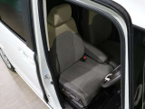 程よい硬さとホールド性が高いシートで長時間運転も快適です。