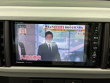 停車中にテレビや映像を楽しめるので、待ち時間も有効活用できます。後部座席の方も快適に過ごせるよう、配慮されていますね。