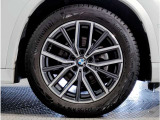 【BMWアロイホイル】軽量かつ強度に拘ったアロイホイル。走行性能ポテンシャルを引き出す設計。車の足元を引き締めてくれる大きなポイントはアロイホイルです。