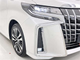 フォグランプ装着車です。暗い夜道の車両前方を明るく照らします