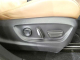 運転席電動シートは、シートポジションを細かく調整できるので長時間の運転もリラックスできますね。