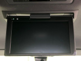 【フリップダウンモニター】大画面モニターで後席でもエンタメをお楽しみいただけます。小さなお子様にも大人気の装備です♪