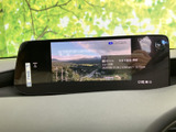 停車中にテレビや動画を楽しめる機能が備わっています。休憩時間にリラックスできる空間を提供。楽しいカーライフをサポートします。