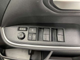 パワーウィンドウスイッチで運転席から全席の窓の開閉ができます♪