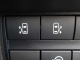 【両側電動スライドドアスイッチ】スマートキーや運転席のスイッチでスライドドアの開閉が可能♪電動なので力を入れてドアを開ける必要が無く小さいお子様でも、重い荷物を持っている時でもラクに開け閉めできます