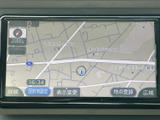 地図表示で、スムーズな目的地設定が可能。道案内で、初めての場所でも安心です。快適なドライブをサポートします。
