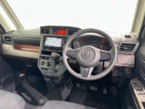 運転席まわりです。 各操作スイッチは使いやすい位置に配置されてます。
