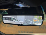 【デジタルインナーミラー】後席の大きな荷物や同乗者で後方が確認しづらい時でも安心!カメラが撮影した車両後方の映像をルームミラー内に表示。クリアな視界で状況の確認が可能です!