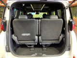 普段のお買い物や通勤、送迎等に十分な荷室スペースを確保しております。セカンドシートを倒すと、大きな荷物の積載も可能です♪