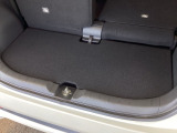 アイデア次第でいろいろな使い方ができる広くて使い勝手のいい荷室。