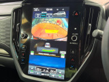 【マルチテレインモニター】車のフロントやサイドのカメラ画像を同時にモニター表示することで、悪路や狭い道を走行時でも周囲の状況確認ができ安心!本格SUVにうれしい装備です♪