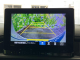 駐車時の安全性を高めるバックモニター。狭い場所でも、後方を確認しながらスムーズに駐車できます。運転に自信がない方にもおすすめです。