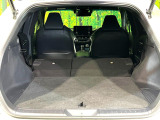 普段のお買い物や通勤、送迎等に十分な荷室スペースを確保しております。セカンドシートを倒すと、大きな荷物の積載も可能です♪