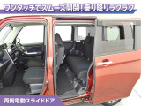 両側パワースライドドアなので、荷物で手がいっぱいの時でも無理なく開ける事が出来ます。